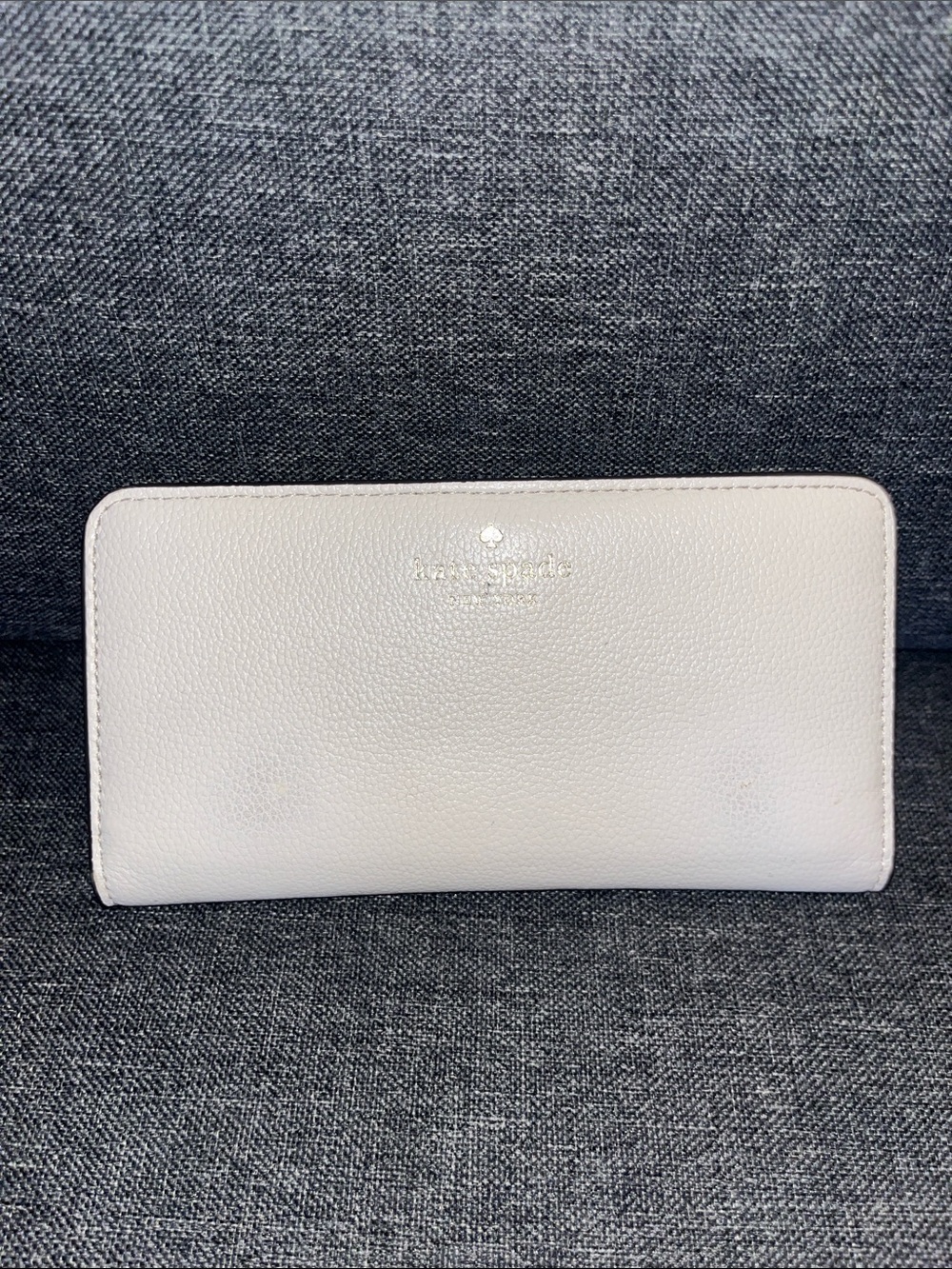 kate spade Light Gray Pebbled Zip Wallet with Gold Logo